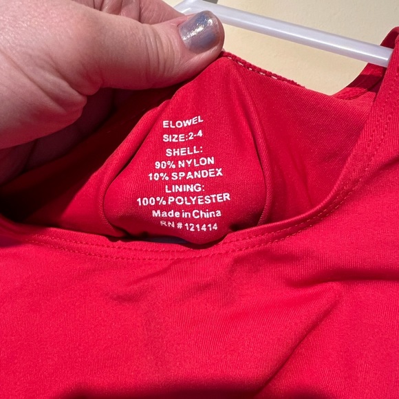 Great Condition long-sleeved leotard with attached skirt size 2-4 red - Picture 3 of 4